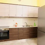Effie's House - Near The شقة كالاماتا